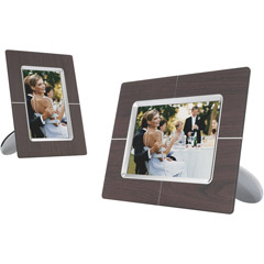 7FF1CWO - 7'' Digital Photo Wood Frame